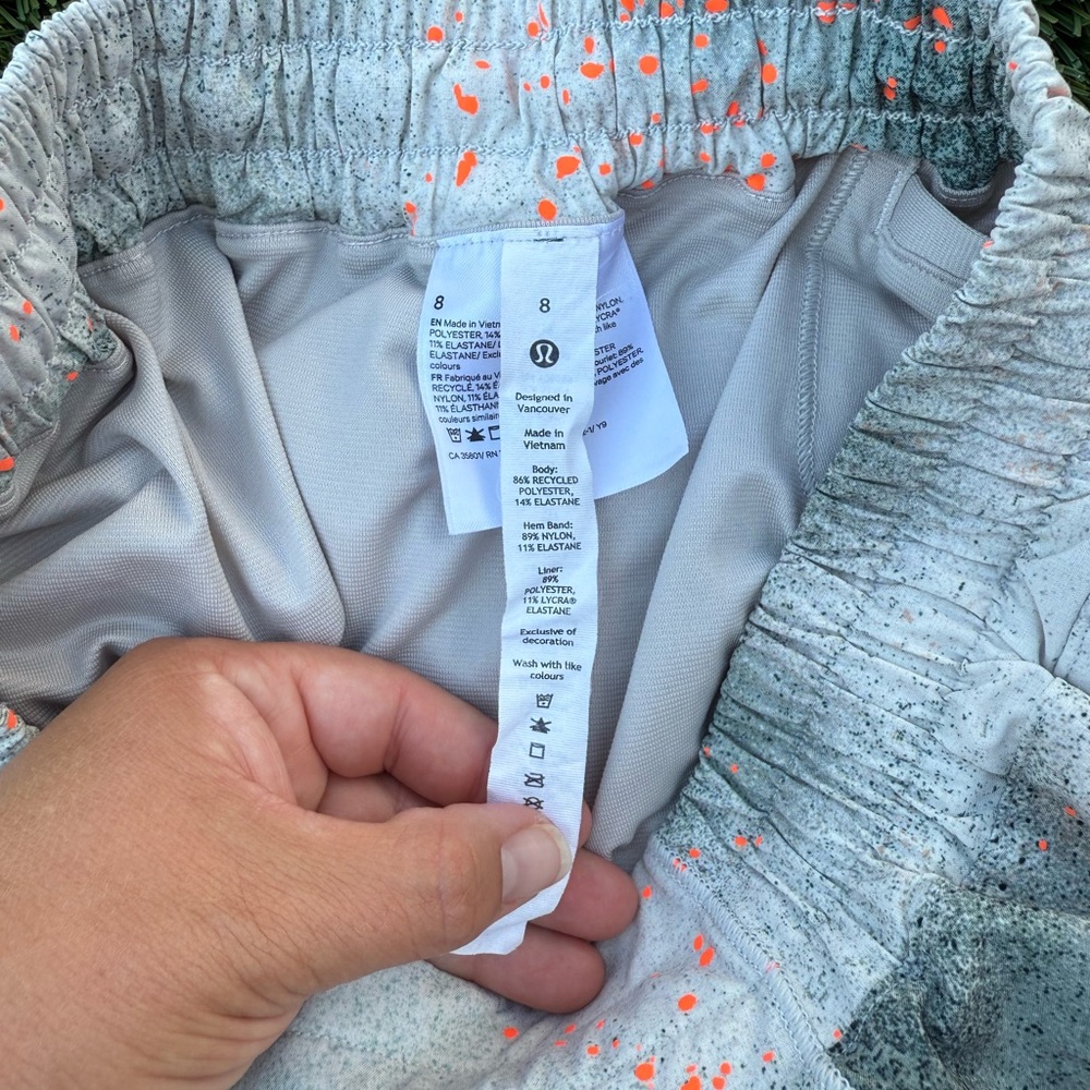 Lululemon Hotty Hot Low-Rise Short 2.5" *Reflective Size 8 - Picture 10 of 15
